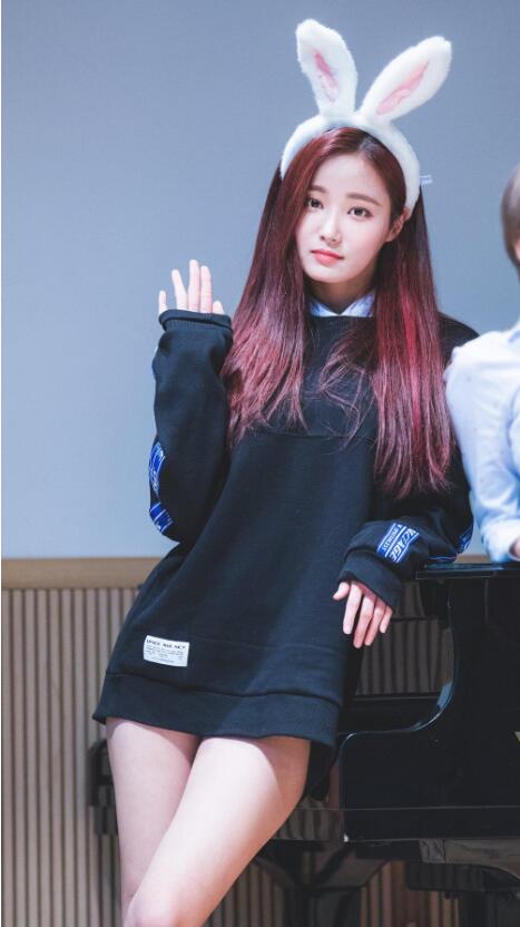 YEONWOO 韩国女子组合MOMOLAND成员生活照鉴赏