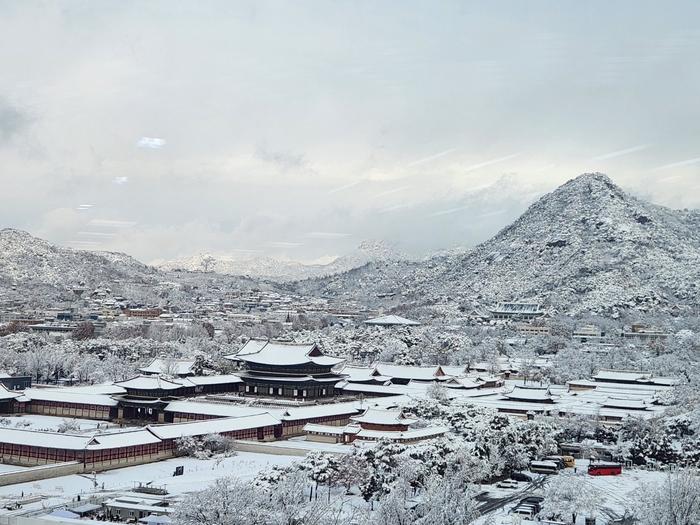 韩国持续降雪影响数百架次航班 仁川机场大批旅客滞留