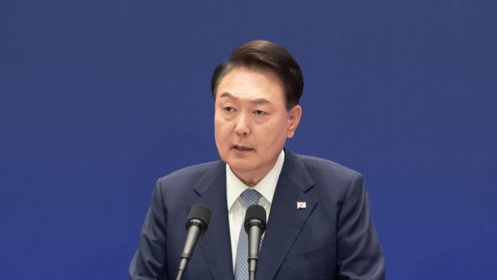 从弹劾战到司法战：检察官出身的尹锡悦连续拒绝传唤，多方抢占调查主导权