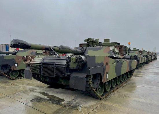 首批美制“艾布拉姆斯”M1A2 SEPv3型坦克运抵波兰